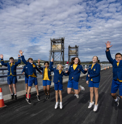 Batemans Bay Bridge opening – Local School kids